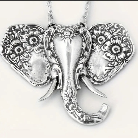 Silver colored elephant head necklace  NIP. Scrollwork detail. 17.3”+2 chain - Picture 1 of 5